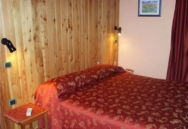 Tek Büyük veya İki Ayrı Yataklı Oda, Birden Çok Yatak, Sigara İçilmez, Dağ Manzaralı