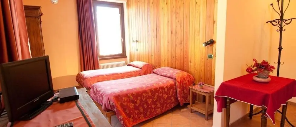 Tek Büyük veya İki Ayrı Yataklı Oda, Birden Çok Yatak, Sigara İçilmez, Dağ Manzaralı