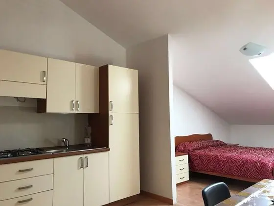 Tek Büyük Yataklı Oda, Küçük Mutfak