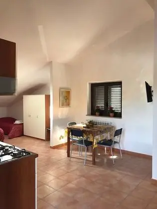 Tek Büyük Yataklı Oda, Küçük Mutfak