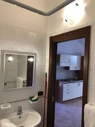 Tek Büyük Yataklı Oda, Küçük Mutfak