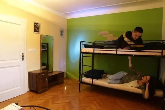 Dört Kişilik Oda, Ortak Banyo