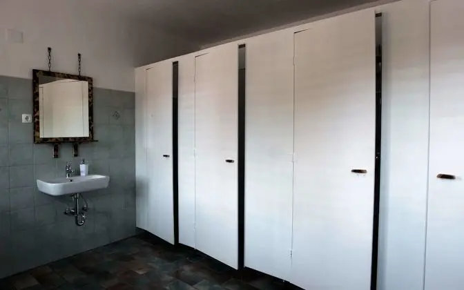 Dört Kişilik Oda, Ortak Banyo
