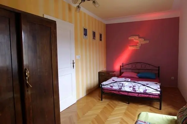 Tek Büyük Yataklı Oda, Ortak Banyo