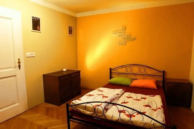 Tek Büyük Yataklı Oda, Ortak Banyo