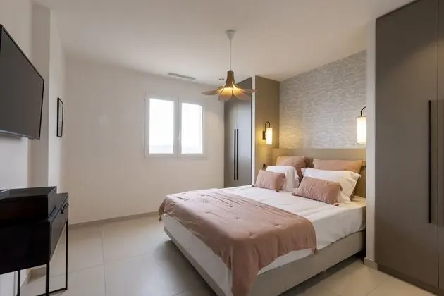 Superior Apart Daire, 2 Yatak Odası, Balkon, Denize Bakan
