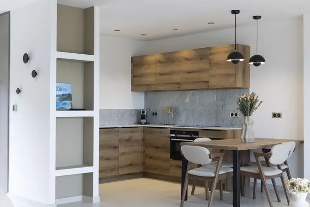 Superior Apart Daire, 2 Yatak Odası, Balkon, Denize Bakan