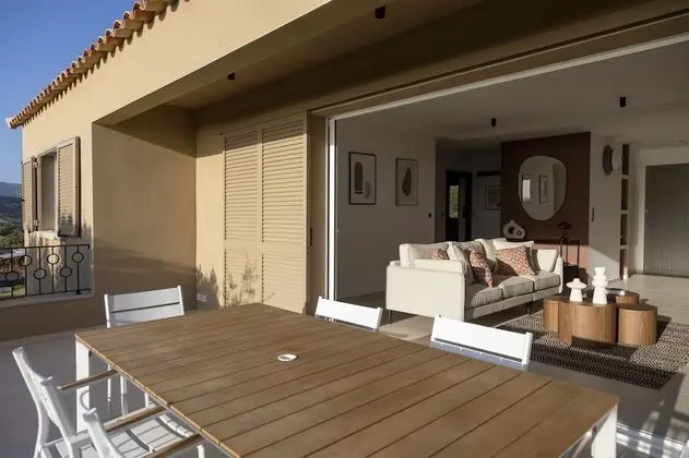Superior Apart Daire, 2 Yatak Odası, Balkon, Denize Bakan