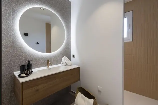 Superior Apart Daire, 2 Yatak Odası, Balkon, Denize Bakan