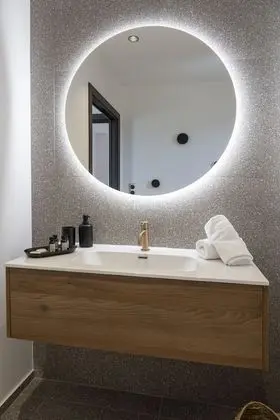 Superior Apart Daire, 2 Yatak Odası, Balkon, Denize Bakan