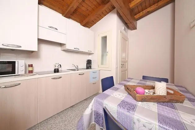 Stüdyo, Göl Manzaralı