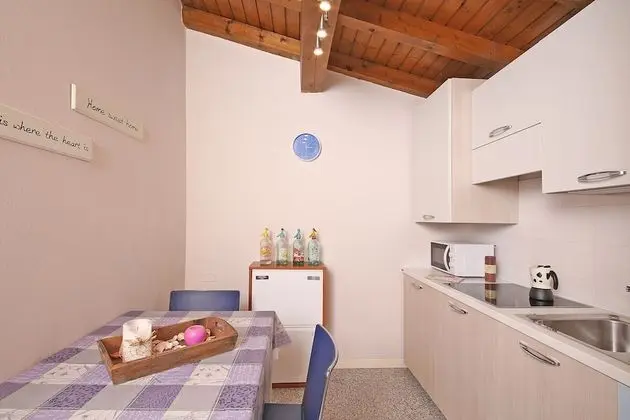 Stüdyo, Göl Manzaralı