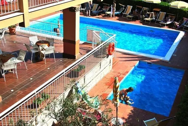 Superior Apart Daire, 2 Yatak Odası, Havuz Manzaralı