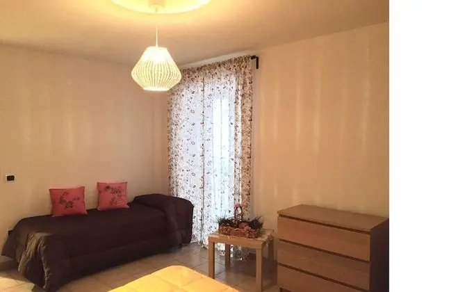 Apart Daire, Birden Çok Yatak (semi-basement level)