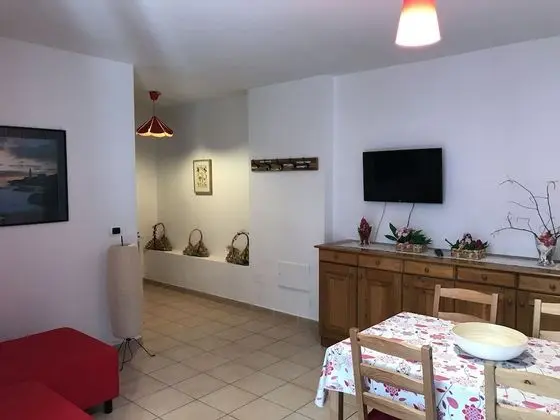 Apart Daire, Birden Çok Yatak (semi-basement level)