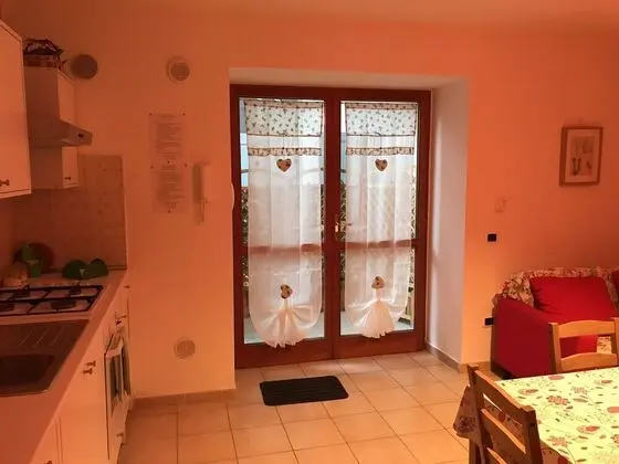 Apart Daire, Birden Çok Yatak (semi-basement level)