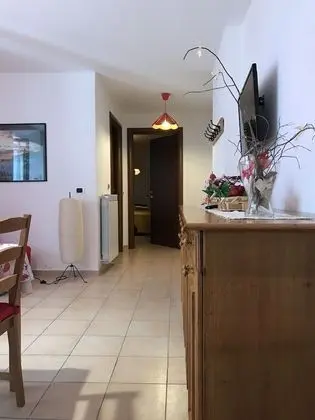 Apart Daire, Birden Çok Yatak (semi-basement level)