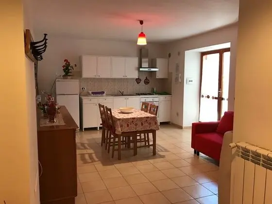Apart Daire, Birden Çok Yatak (semi-basement level)