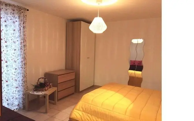 Apart Daire, Birden Çok Yatak (semi-basement level)