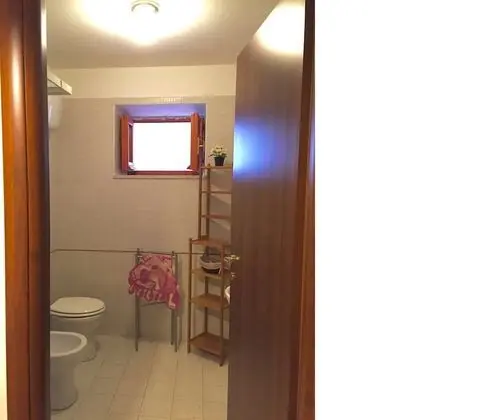 Apart Daire, Birden Çok Yatak (semi-basement level)