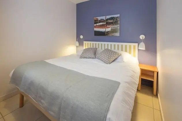 Apartment 6 people - 1 bedroom + 1 sleeping alcove - Terrace or balcony - Open sea view  - Seafront