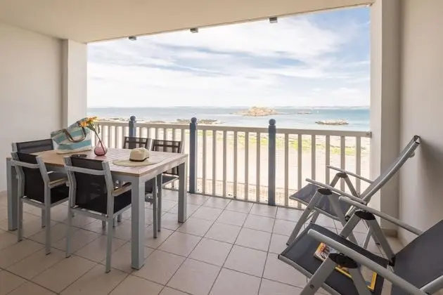 Apartment 6 people - 1 bedroom + 1 sleeping alcove - Terrace or balcony - Open sea view  - Seafront