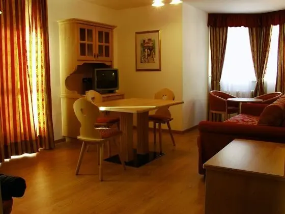 Stüdyo (Three People)