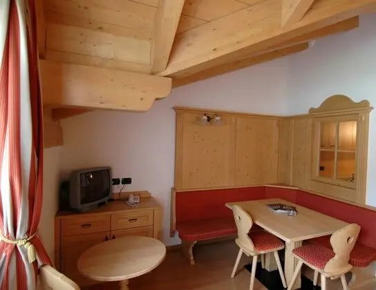 Stüdyo (Three People)