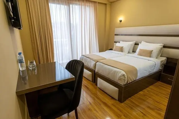 Tek Büyük veya İki Ayrı Yataklı Oda, Şehir Manzaralı