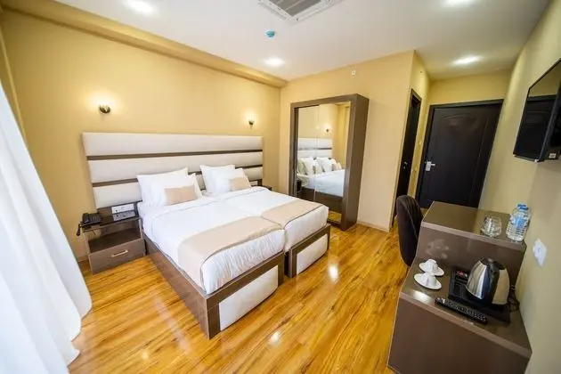 Tek Büyük veya İki Ayrı Yataklı Oda, Şehir Manzaralı