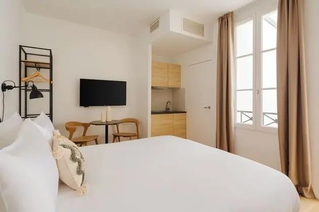 Stüdyo, Avlu Manzaralı