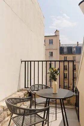 Stüdyo, Balkon