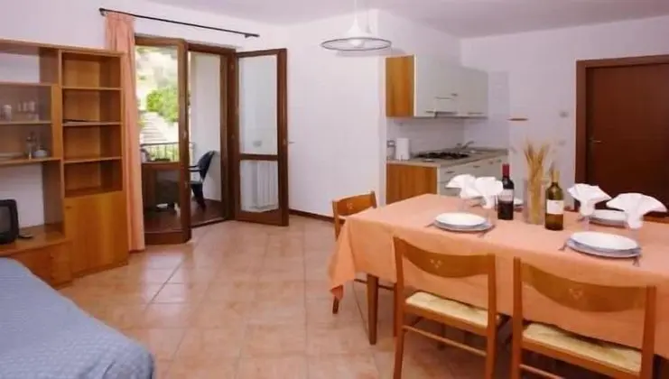Apart Daire, Avlu