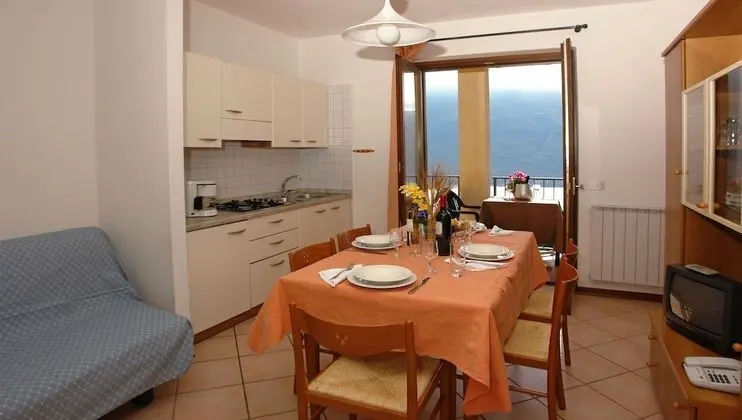Apart Daire, Göl Manzaralı