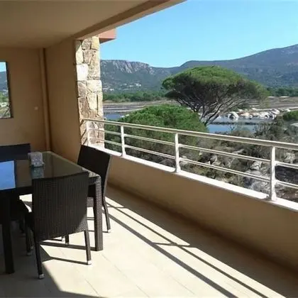Comfort Apart Daire, 2 Yatak Odası, Teras, Bahçeli