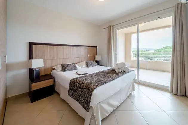 Comfort Apart Daire, 2 Yatak Odası, Teras, Havuz Manzaralı