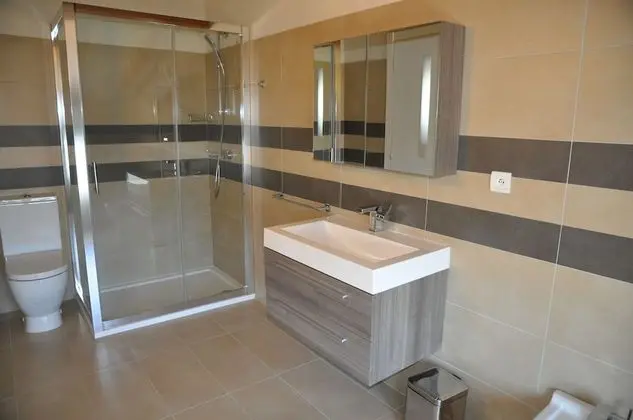 Comfort Apart Daire, 2 Yatak Odası, Teras, Havuz Manzaralı