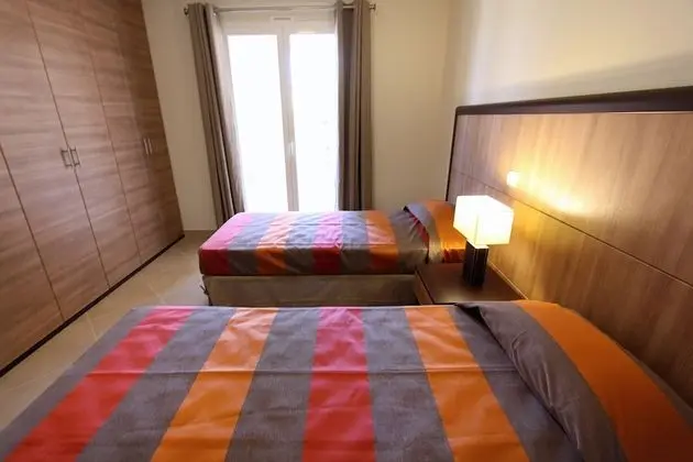 Comfort Apart Daire, 2 Yatak Odası, Teras, Havuz Manzaralı