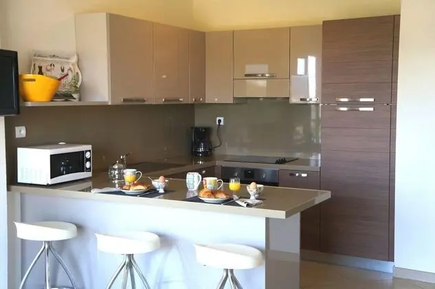 Comfort Apart Daire, 2 Yatak Odası, Teras, Havuz Manzaralı