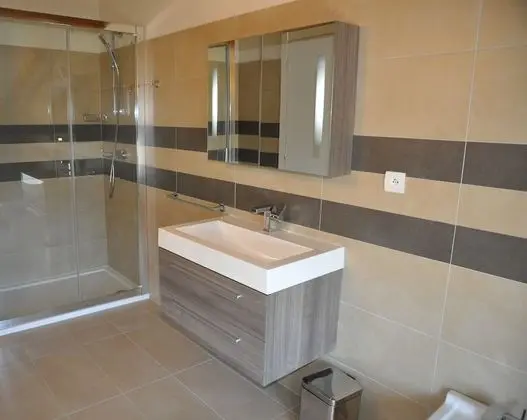 Comfort Apart Daire, 2 Yatak Odası, Teras, Havuz Manzaralı