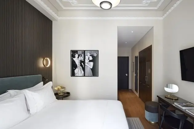 Classic Courtyard Room