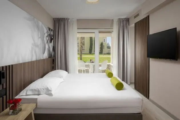 Classic Room with balcony pool side