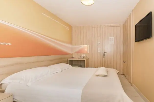 Classic room with balcony, Park side - Connected