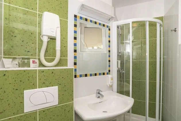 Classic room with balcony, Park side - Connected