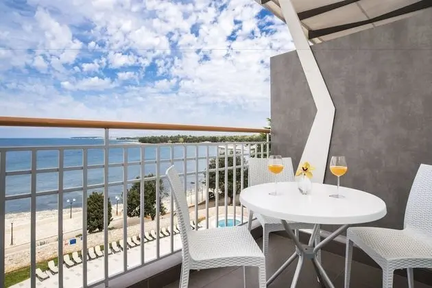 Premium room with balcony, Sea side, Extra bed
