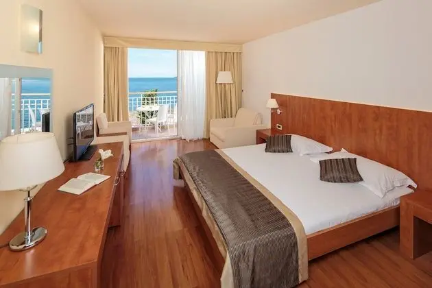 Premium room with balcony, Sea side, Extra bed