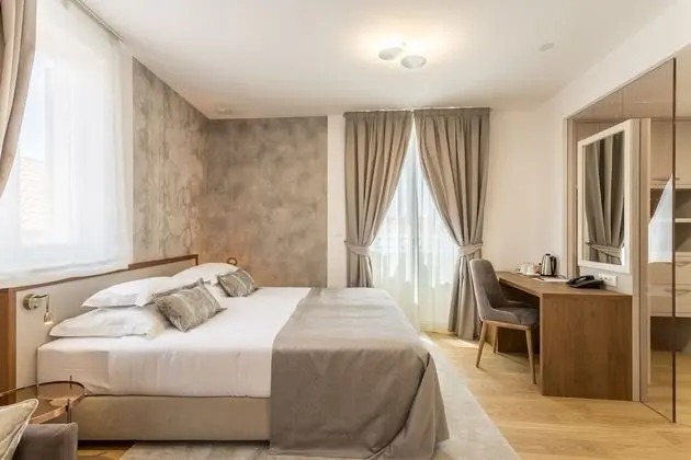 Deluxe Tek Büyük veya İki Ayrı Yataklı Oda