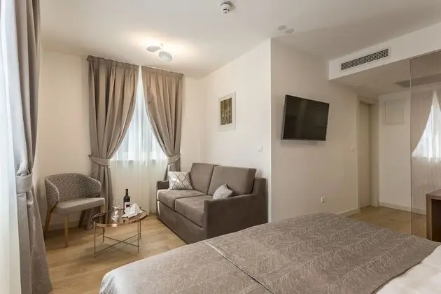 Superior Tek Büyük veya İki Ayrı Yataklı Oda