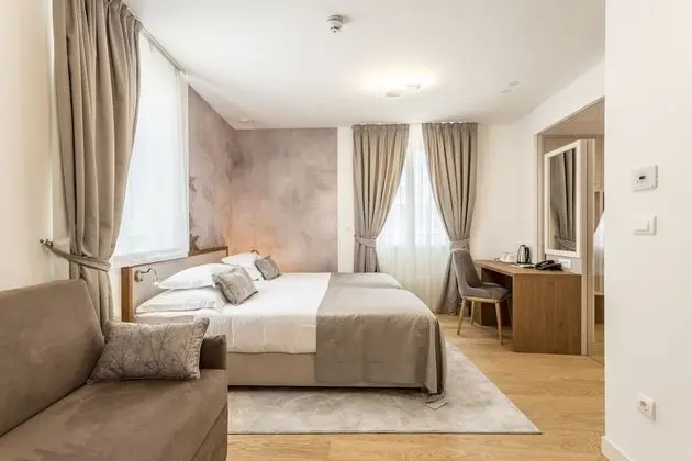 Superior Tek Büyük veya İki Ayrı Yataklı Oda