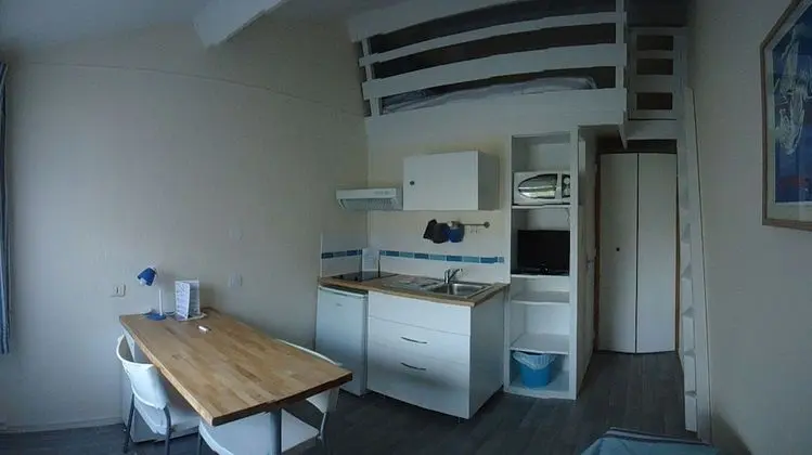 Basic Stüdyo, Bahçe Manzaralı